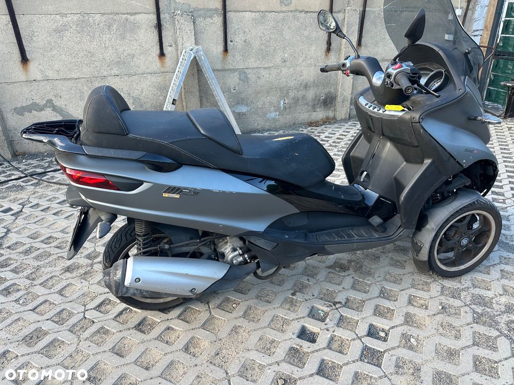 Piaggio MP-3 - 13