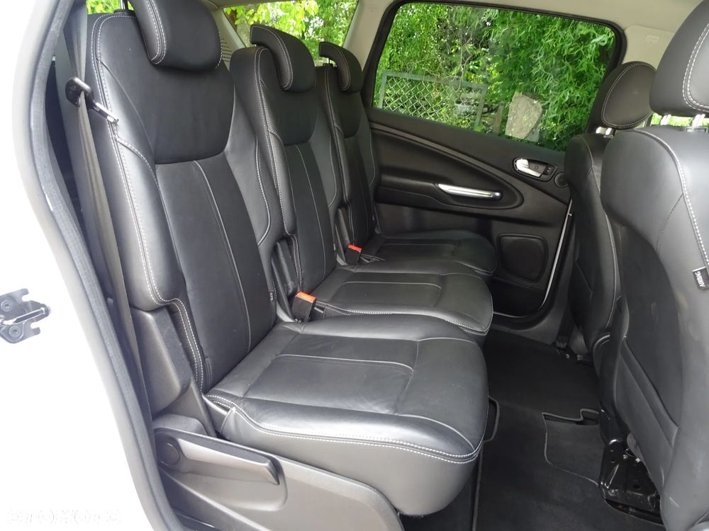 Ford S-Max - 21