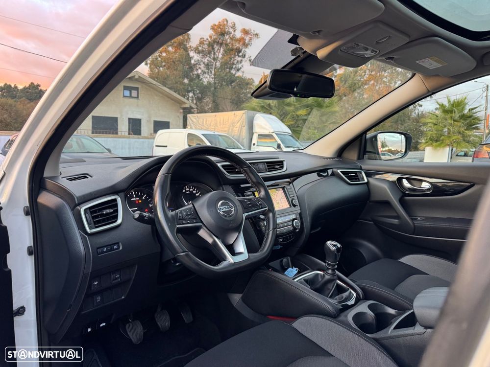 Nissan Qashqai 1.5 dCi N-Connecta J18 - 26