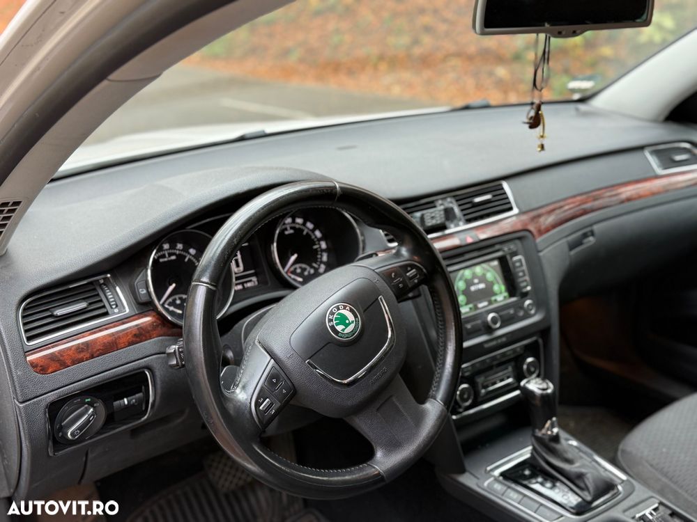 Skoda Superb 2.0 TDI DSG Elegance - 6