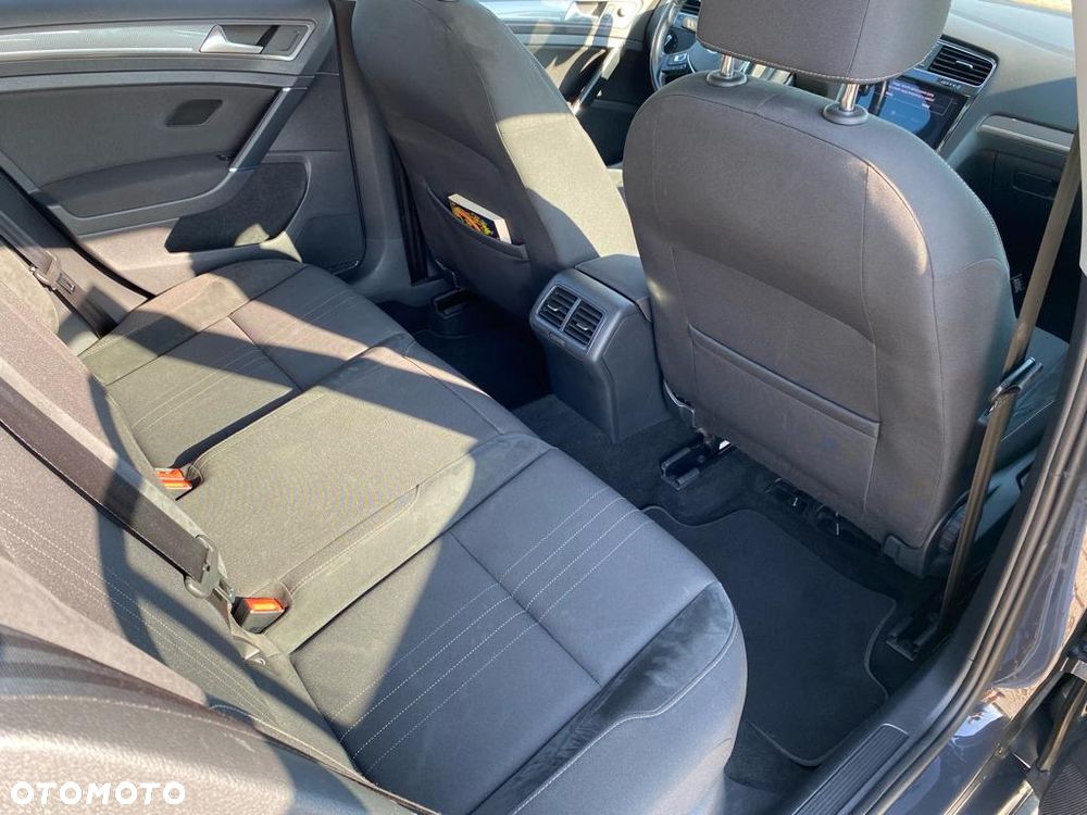 Volkswagen Golf - 8