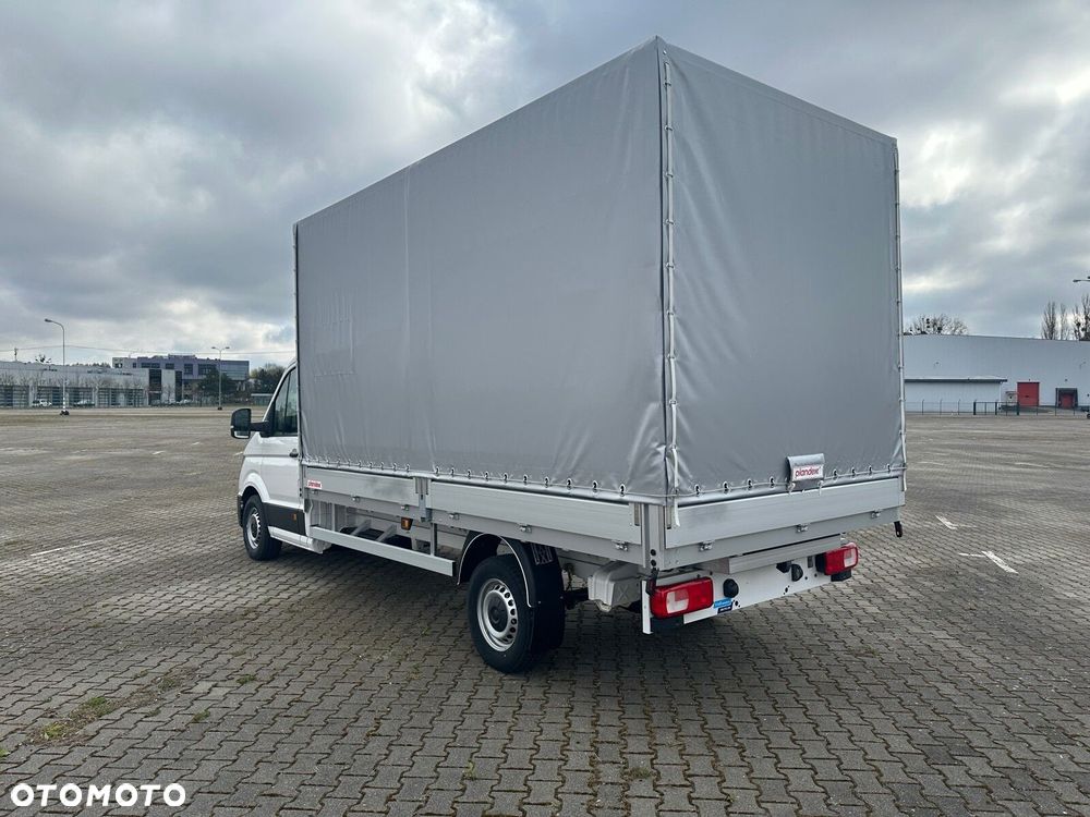 Volkswagen Crafter Crafter 35 Podwozie z pojedynczą kabiną silnik: 2,0 l EURO VI SCR 163 KM / skrzynia biegów: Przedni napęd automatyczna 8-biegowa rozstaw osi: 4490 mm - 6