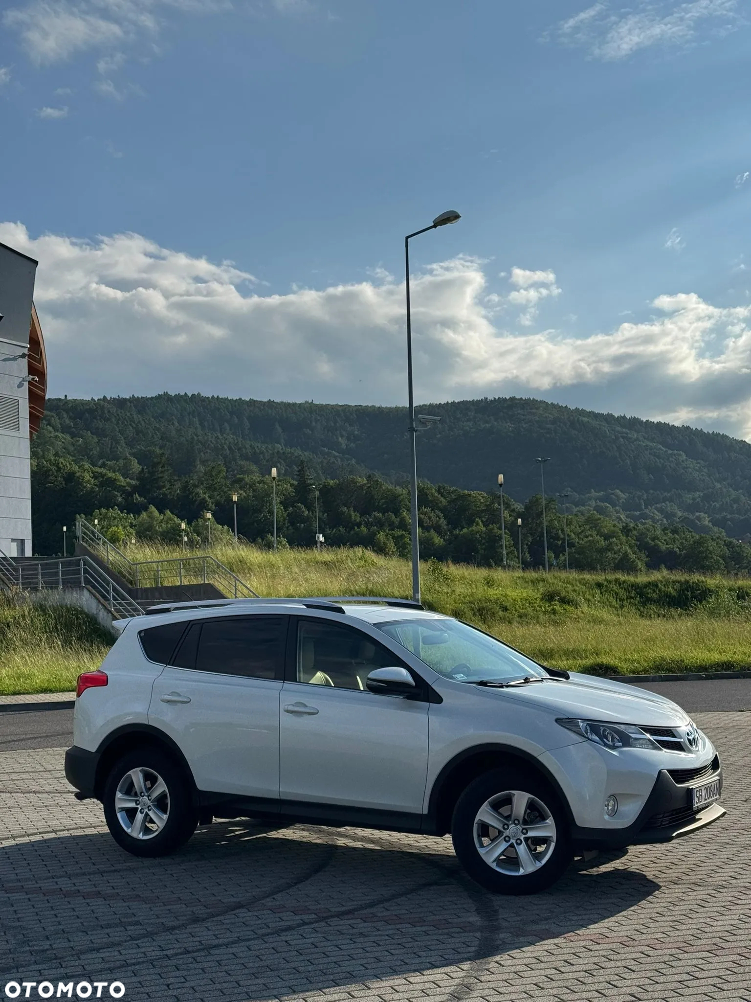 Toyota RAV4 2.5 XLE - 20