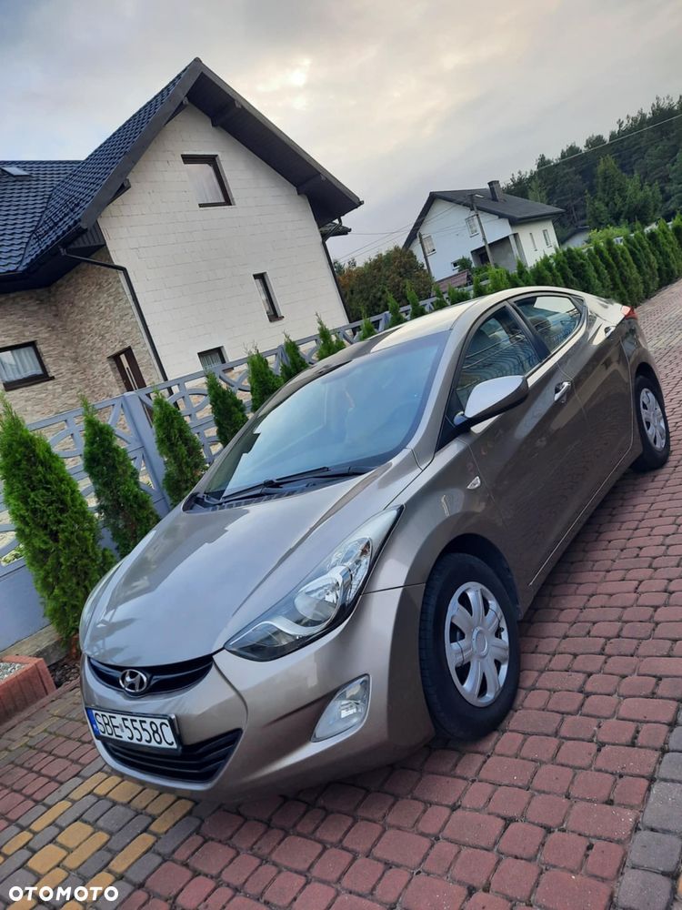 Hyundai Elantra - 2