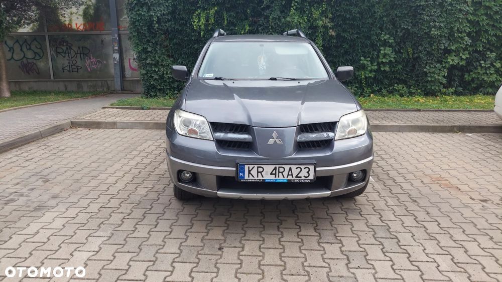 Mitsubishi Outlander - 1