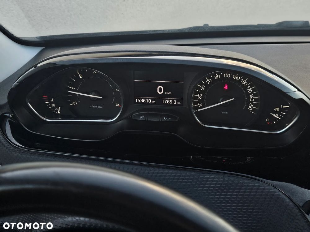 Peugeot 2008 1.6 BlueHDi Style - 19