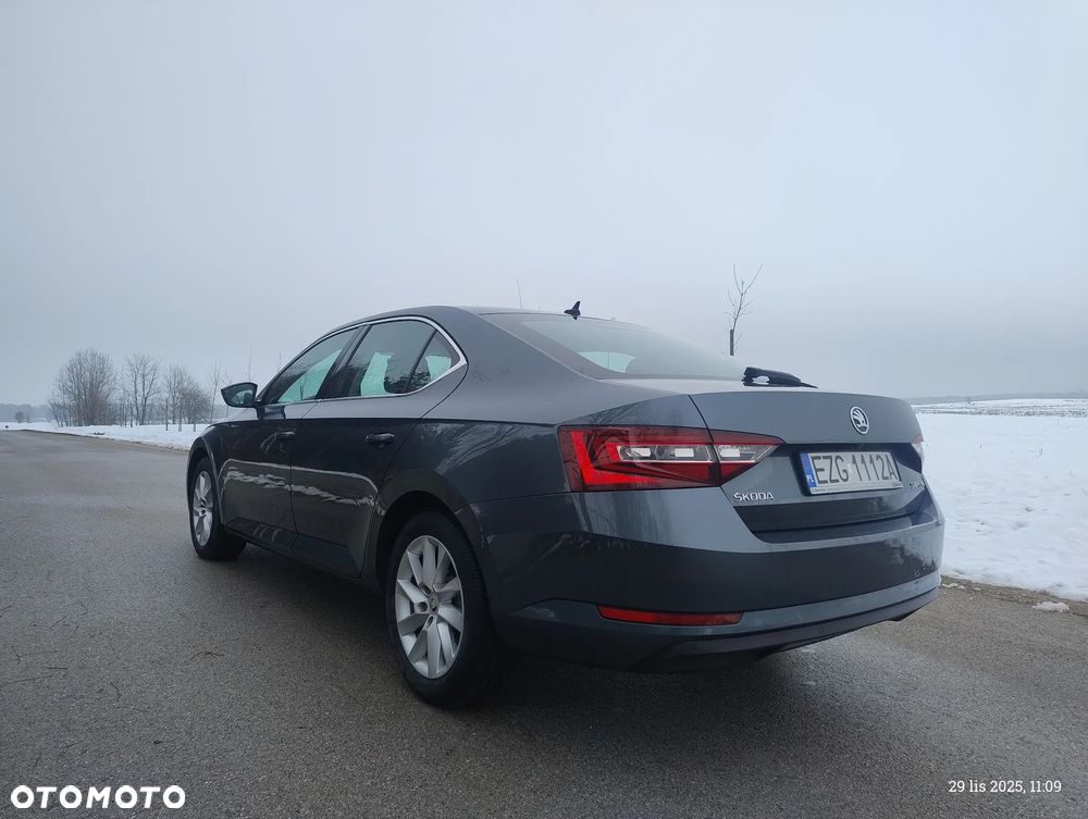 Skoda Superb 2.0 TDI Ambition - 4