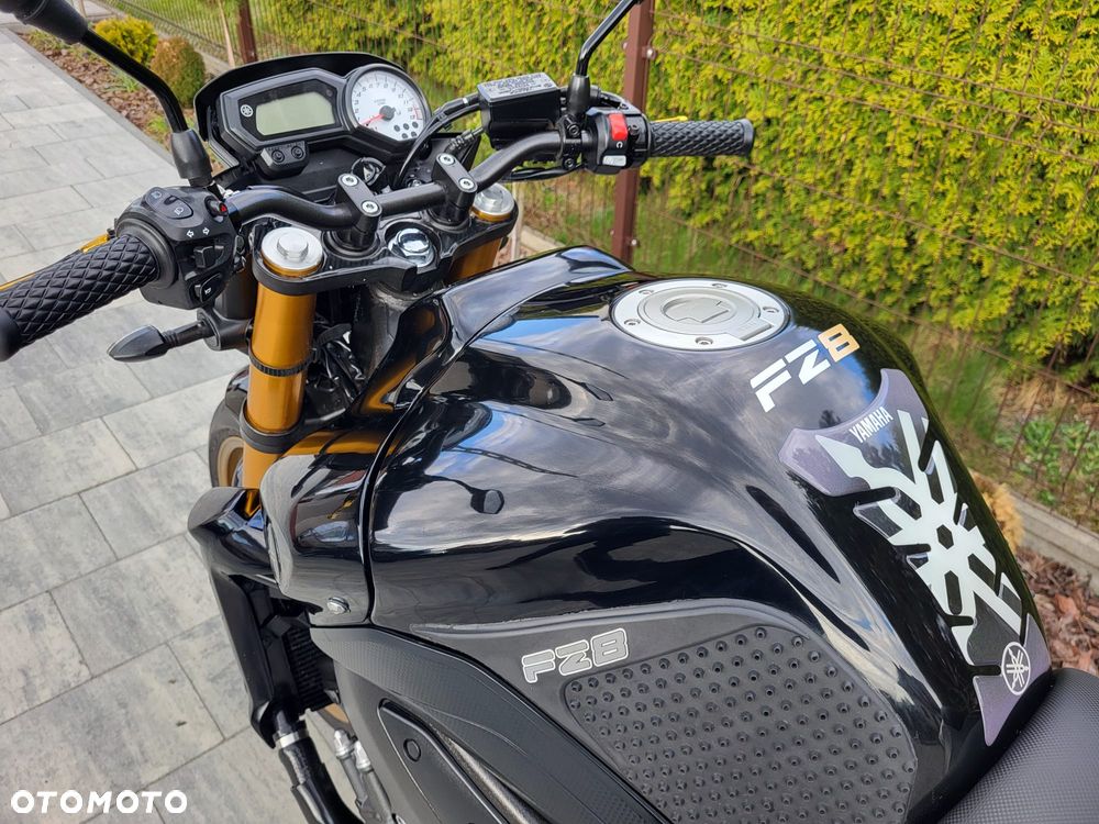 Yamaha FZ8 - 9