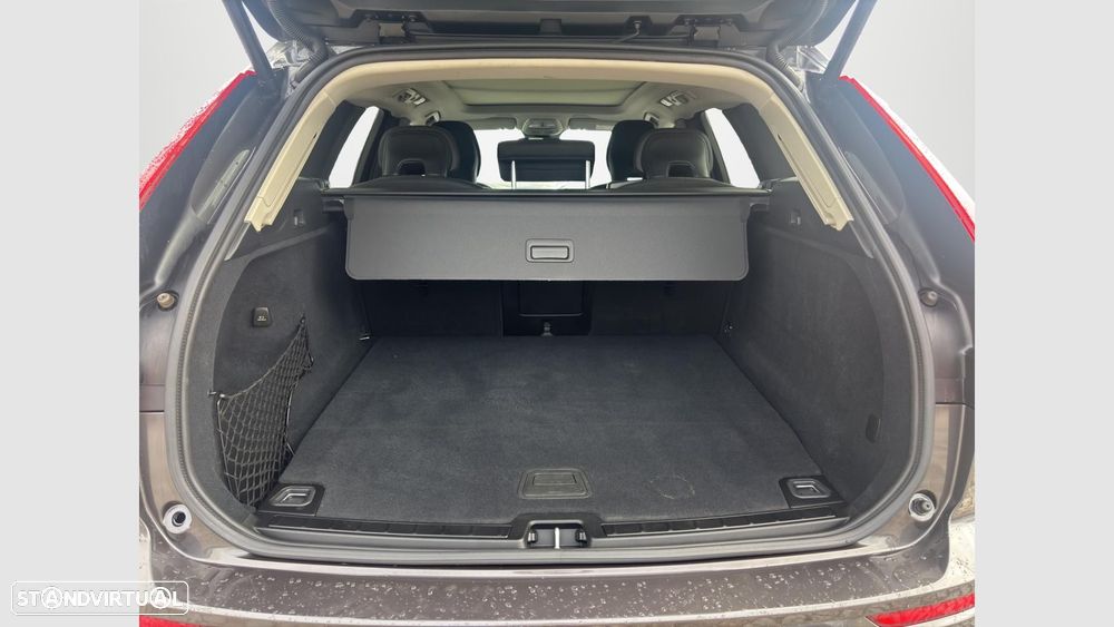 Volvo XC 60 2.0 T6 PHEV Core AWD - 18