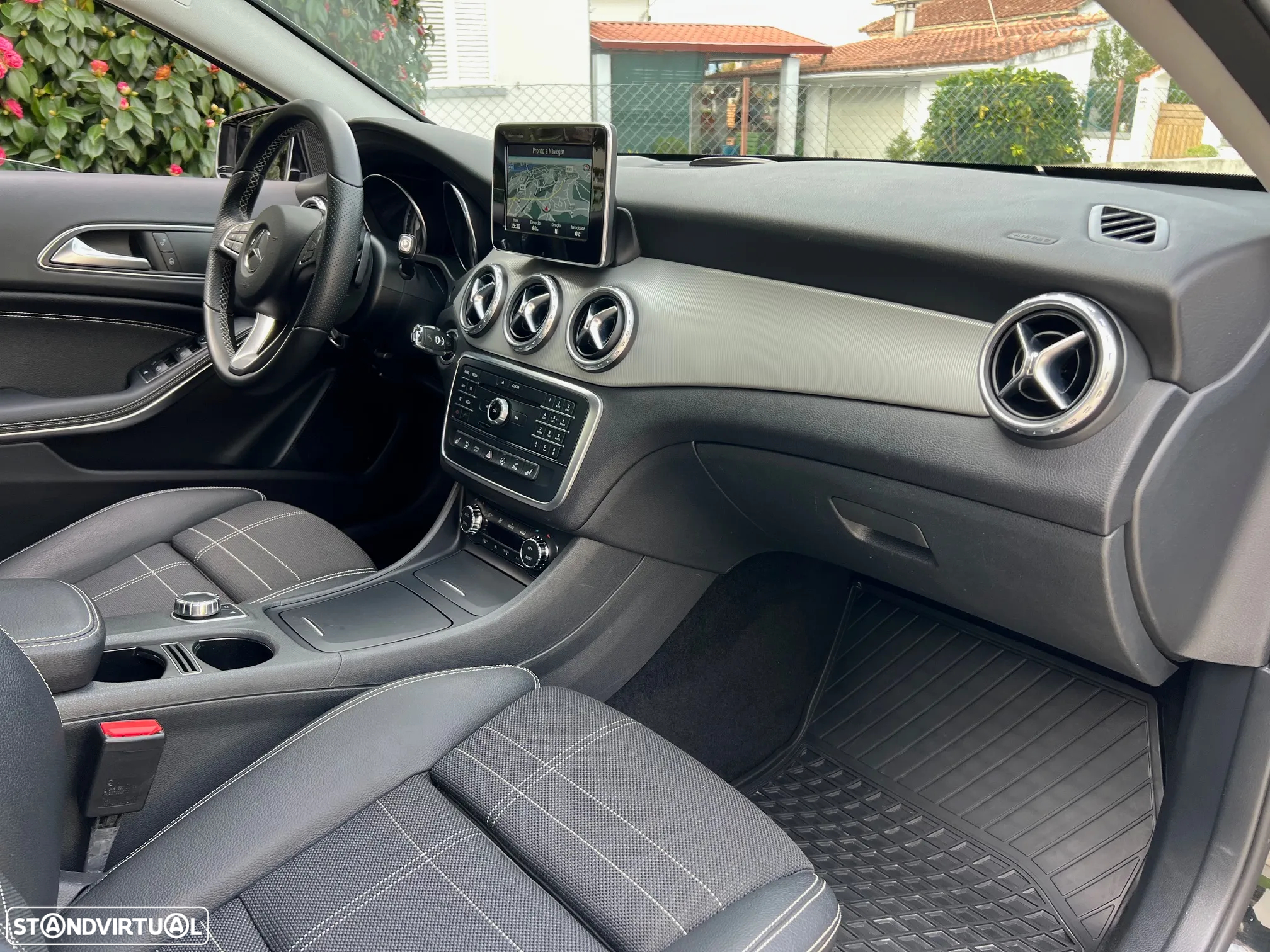 Mercedes-Benz GLA 220 d 7G-DCT Urban - 32