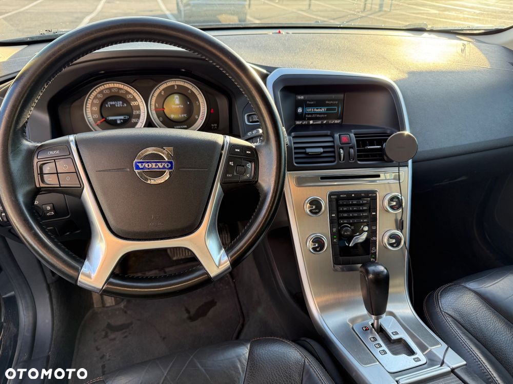 Volvo XC 60 2.4D AWD Summum - 11