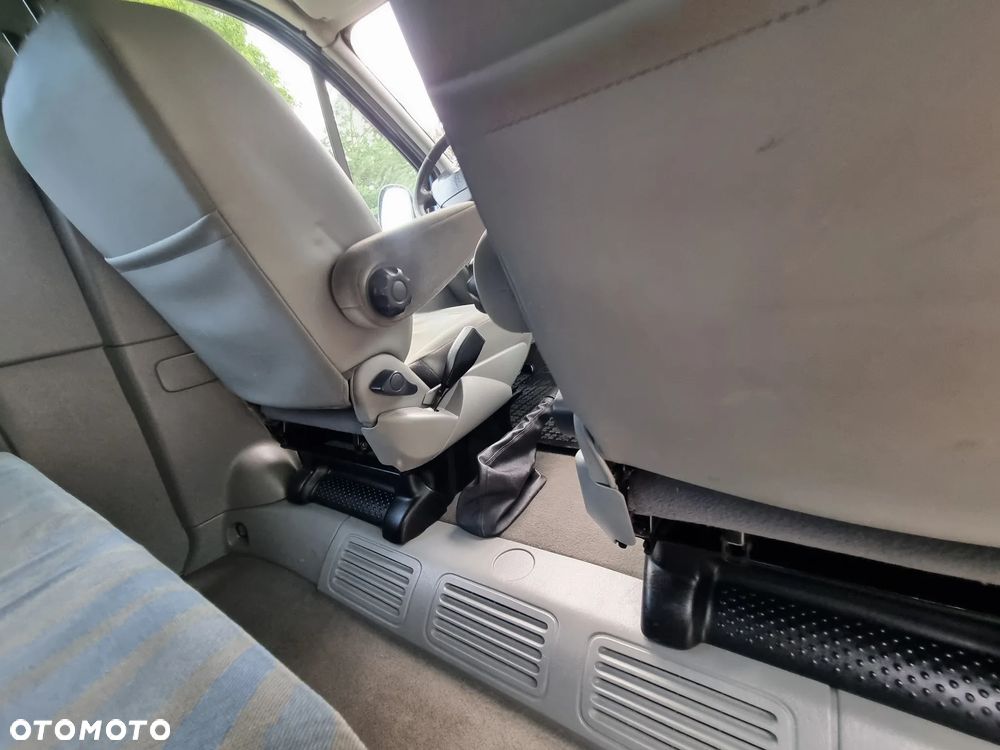Renault Trafic Passenger - 24
