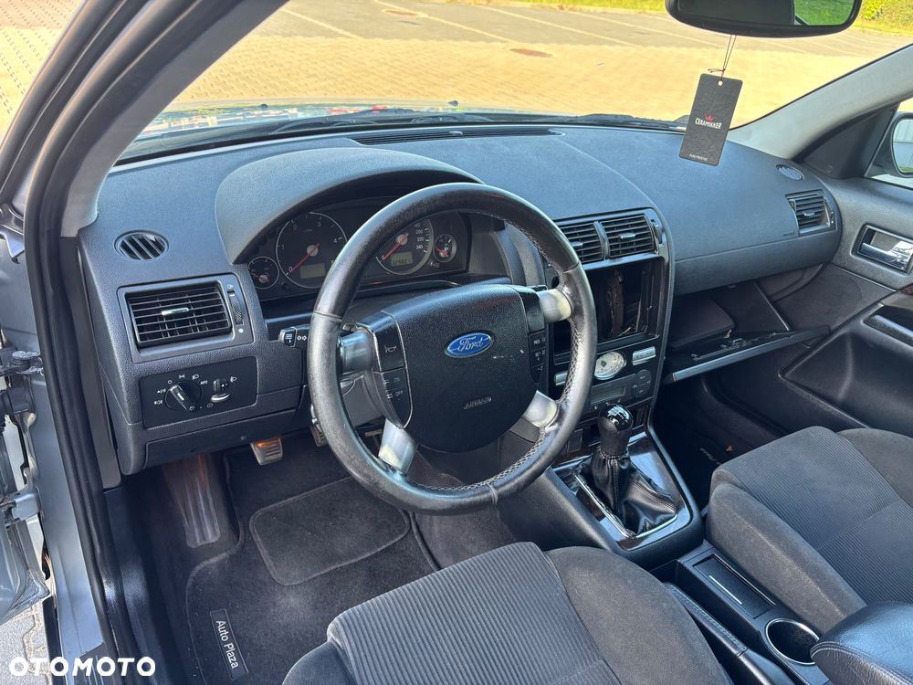 Ford Mondeo 2.0 TDDi Ghia - 14