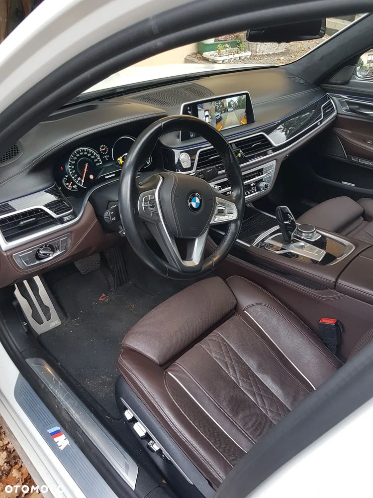 BMW Seria 7 750i xDrive - 6