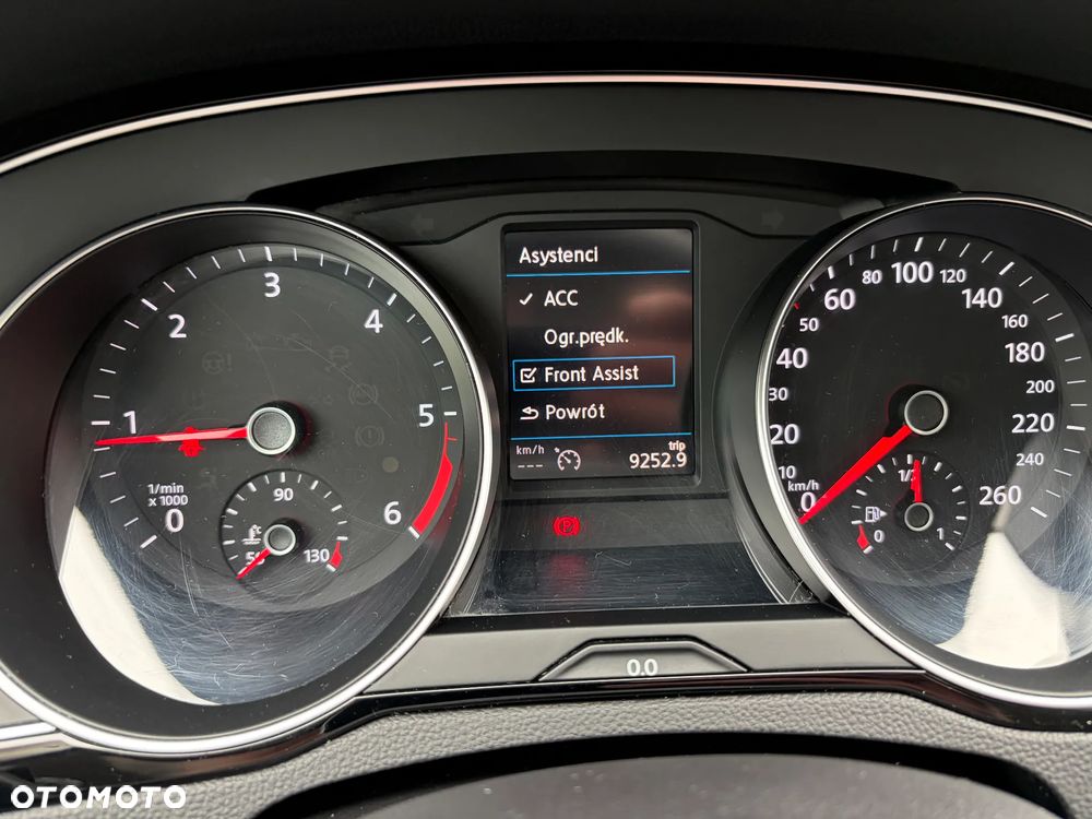 Volkswagen Passat 2.0 TDI SCR Comfortline - 17