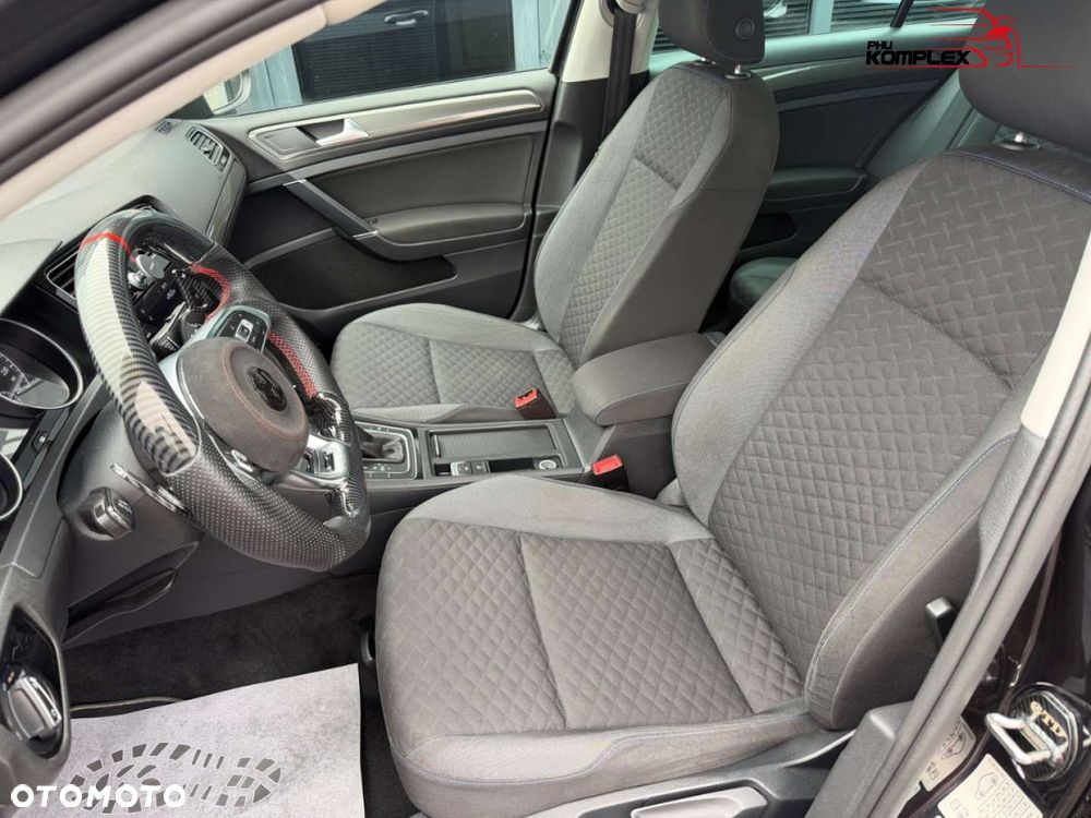 Volkswagen Golf - 12