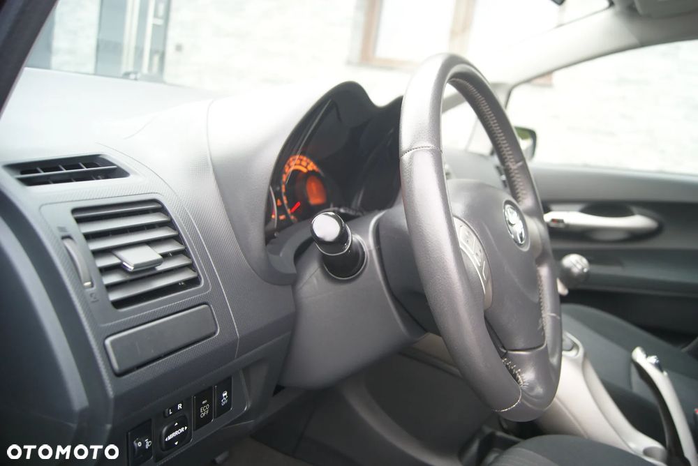 Toyota Auris 1.33 VVT-i Premium + - 15