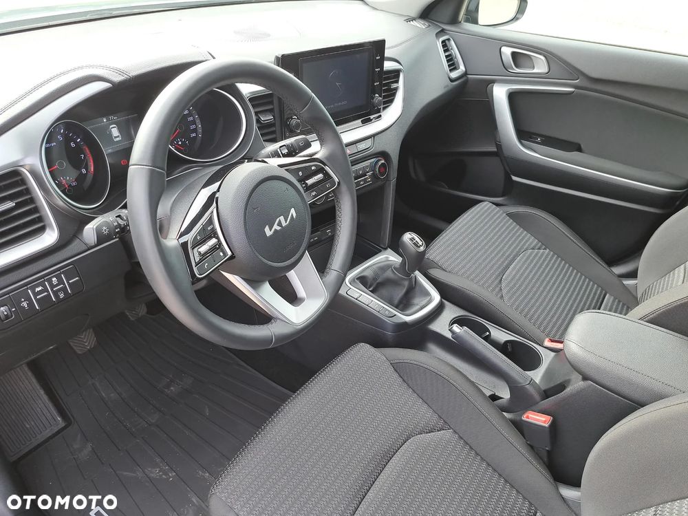 Kia Ceed 1.5 T-GDI M - 11