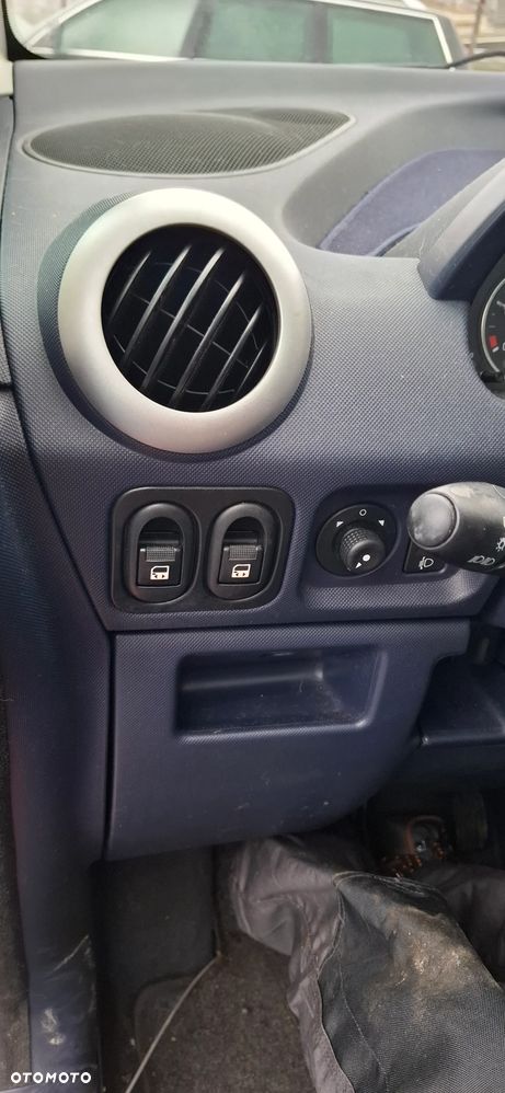 Peugeot 1007 1,4 b 2005 na części - 2