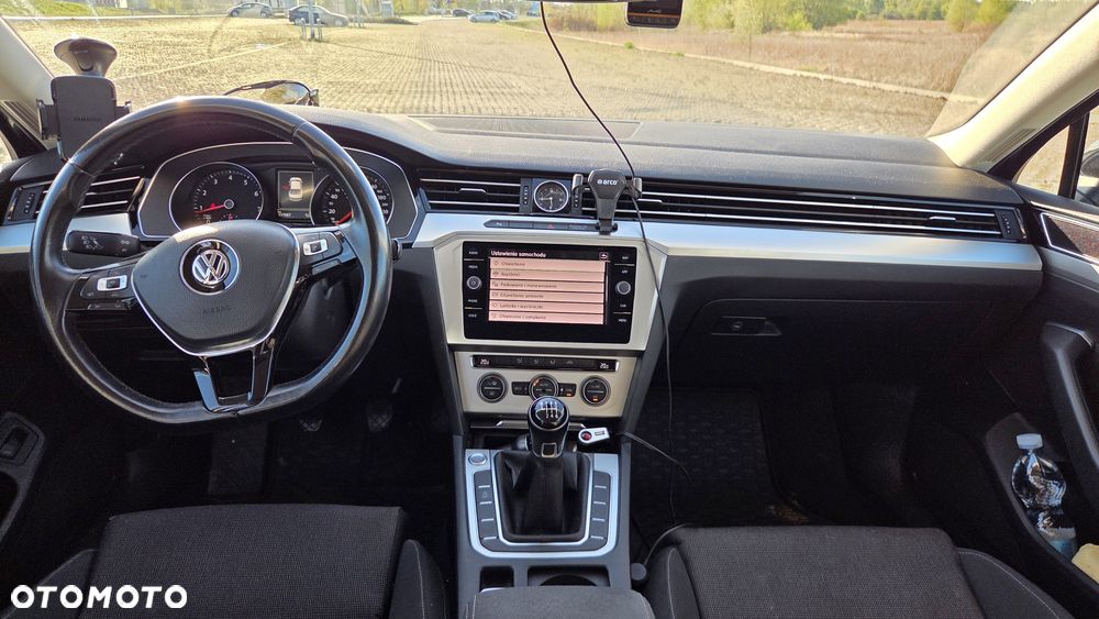 Volkswagen Passat - 4