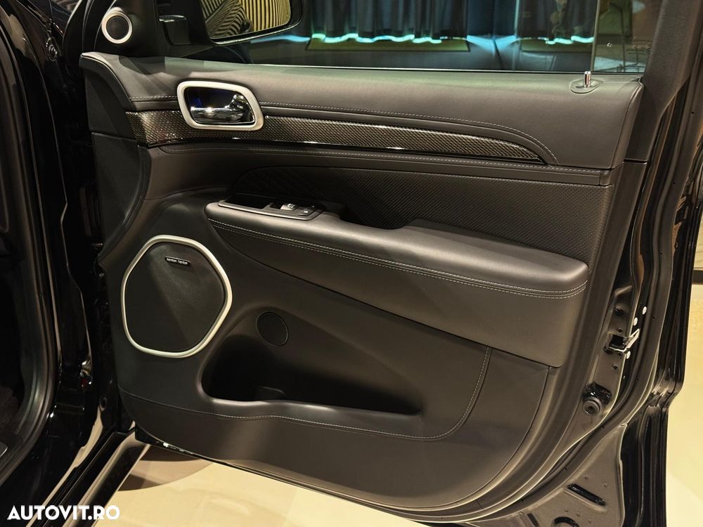 Jeep Grand Cherokee - 16