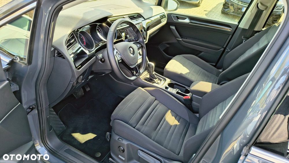 Volkswagen Touran - 10