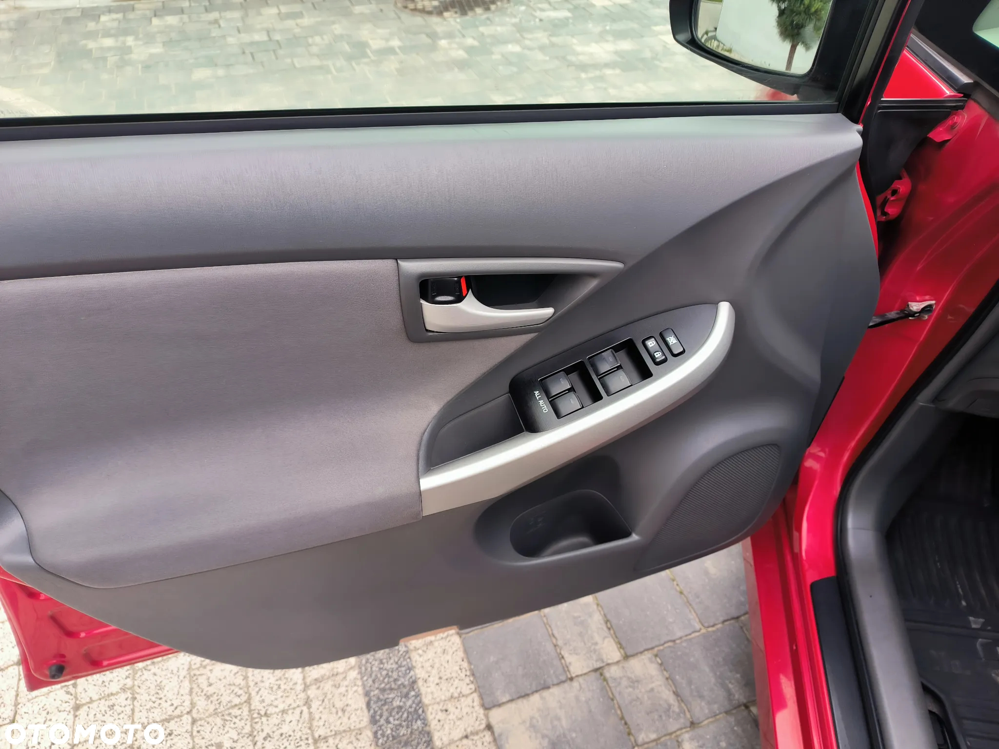 Toyota Prius 1.8 HSD Life - 14