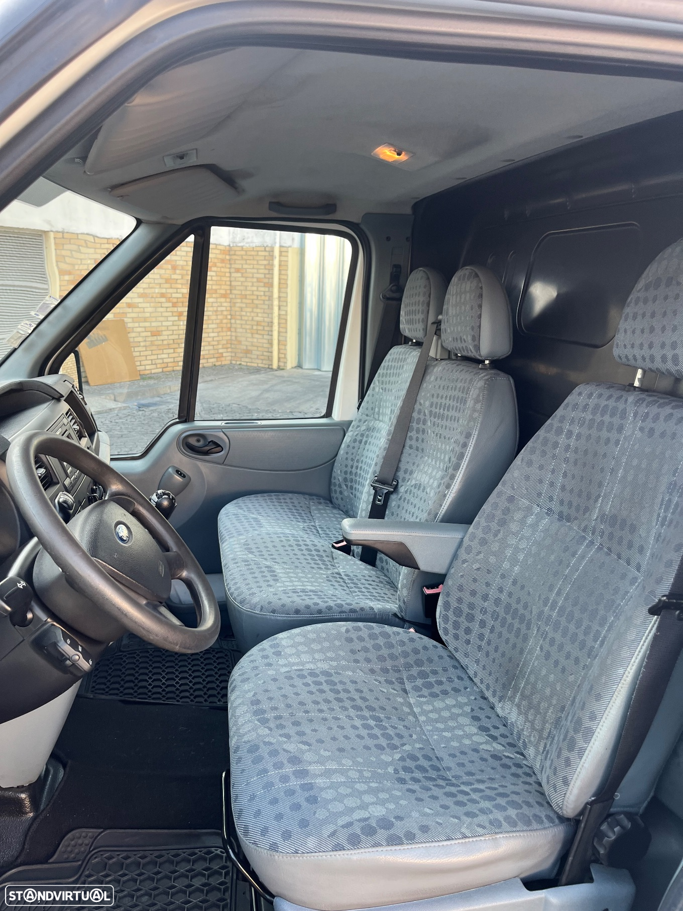Ford TRANSIT/330L - 32