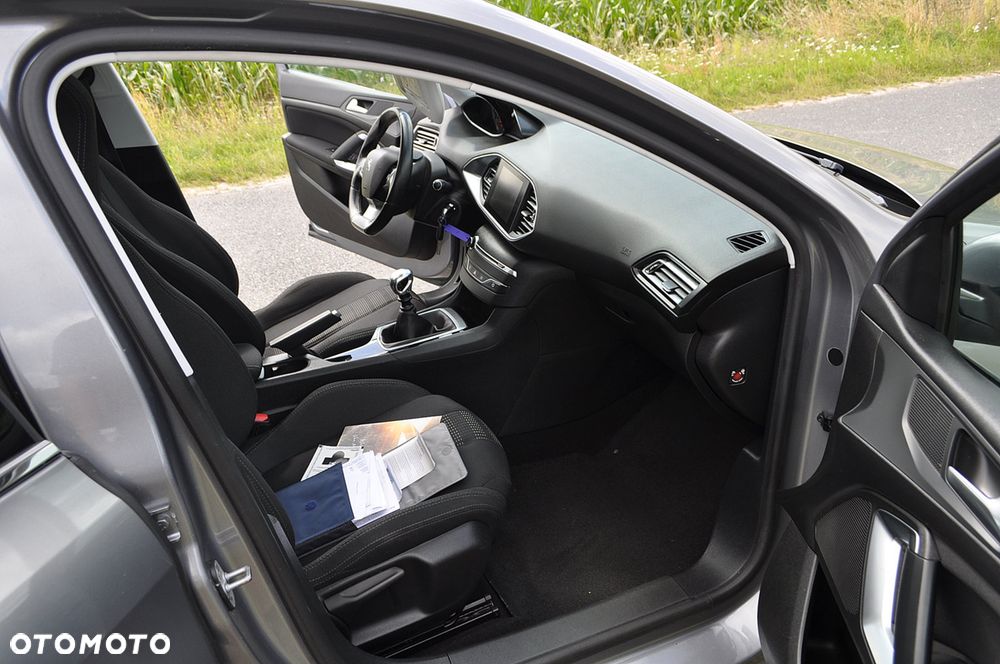 Peugeot 308 1.6 BlueHDi Allure S&S - 19