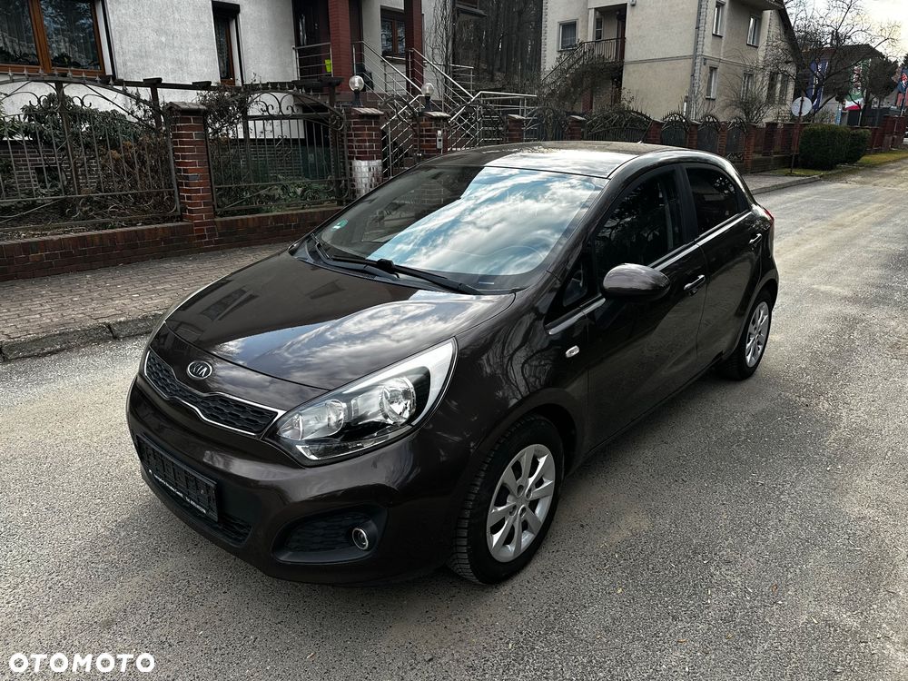 Kia Rio 1.2 L - 5
