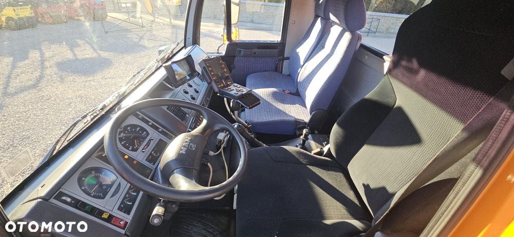MAN LE 220 B - 16