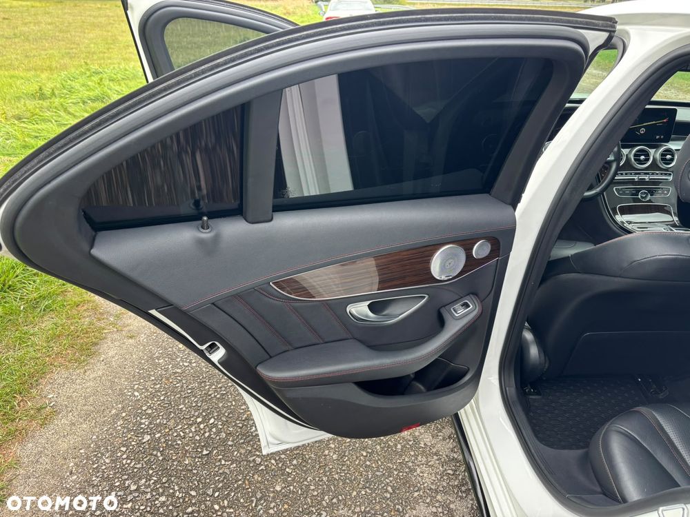 Mercedes-Benz Klasa C AMG 43 4Matic 9G-TRONIC - 26