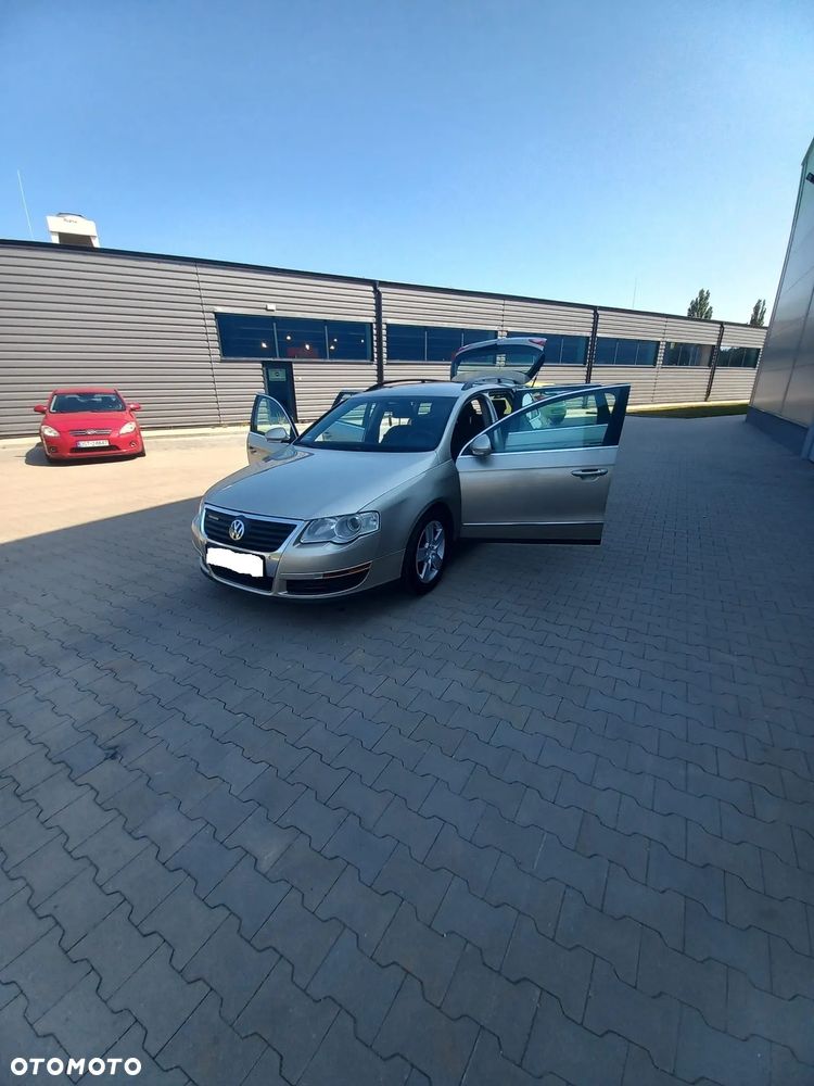 Volkswagen Passat 1.9 TDI DPF BlueMotion - 14