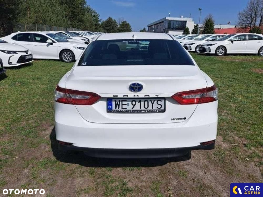 Toyota Camry - 4
