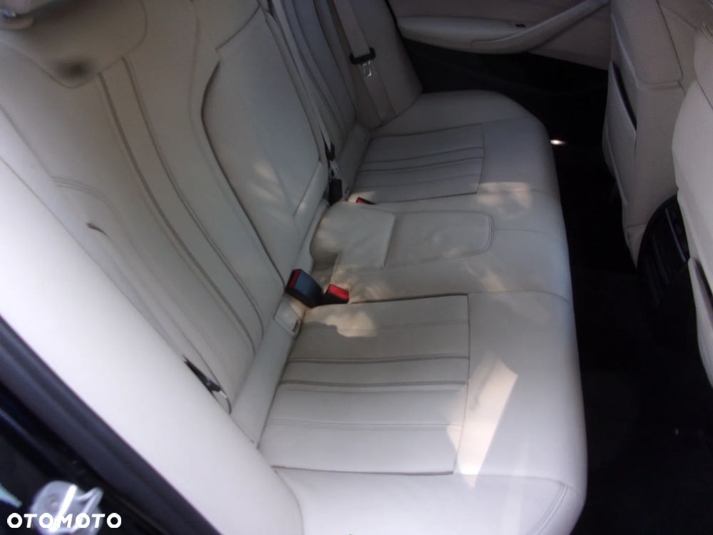 BMW Seria 5 530i xDrive Luxury Line - 34