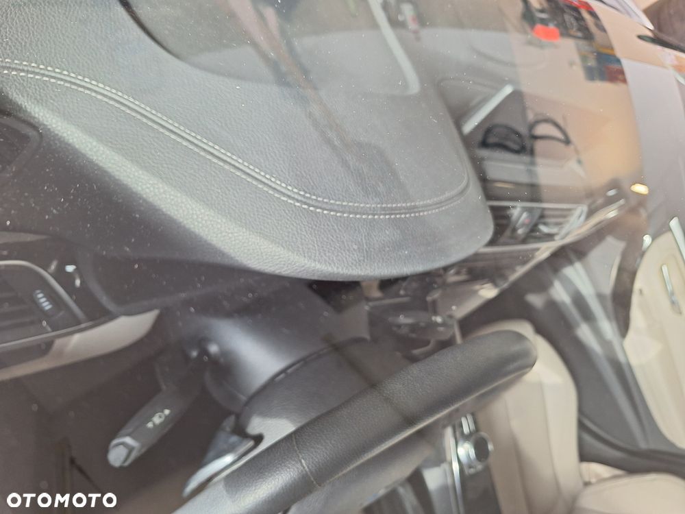 BMW Seria 3 330i xDrive Sport Line Sport - 32