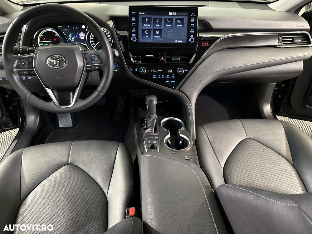 Toyota Camry - 10