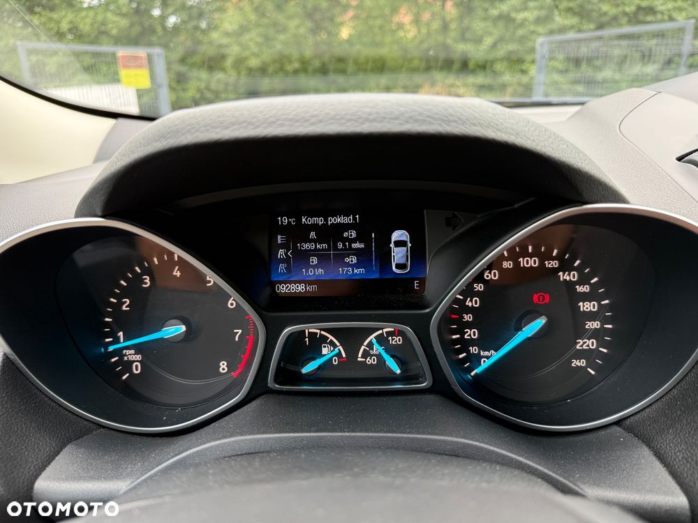 Ford Kuga 1.5 EcoBoost 2x4 Titanium - 24
