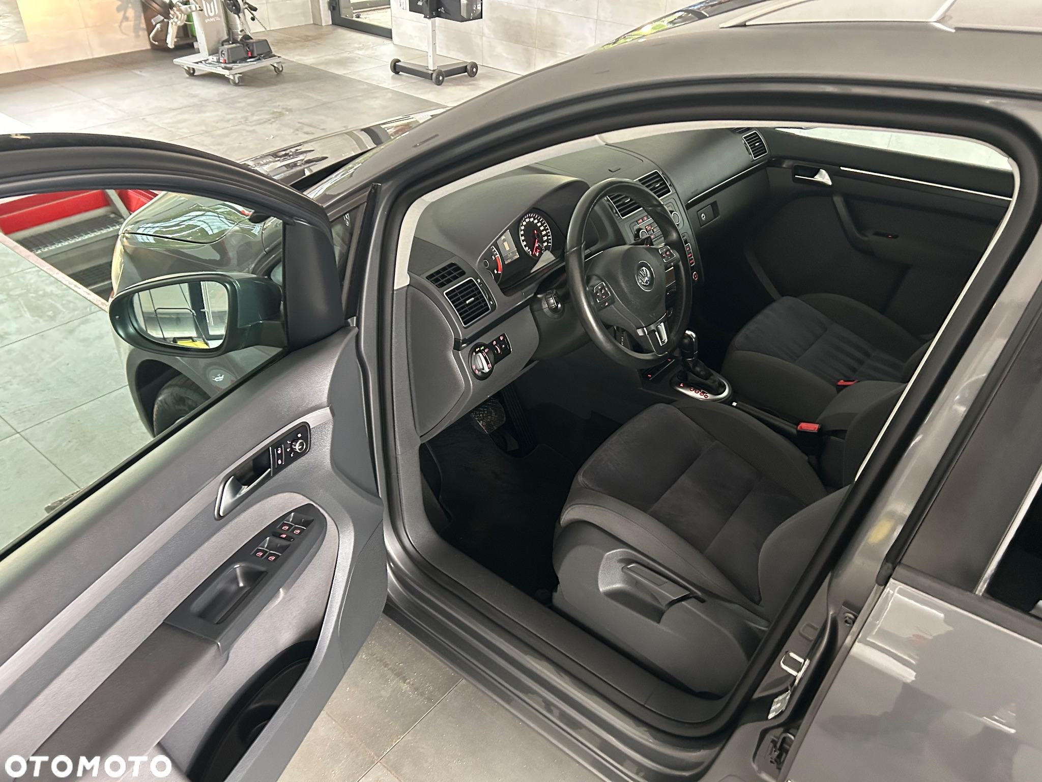 Volkswagen Touran 2.0 TDI BMT Comfortline Plus DSG - 17