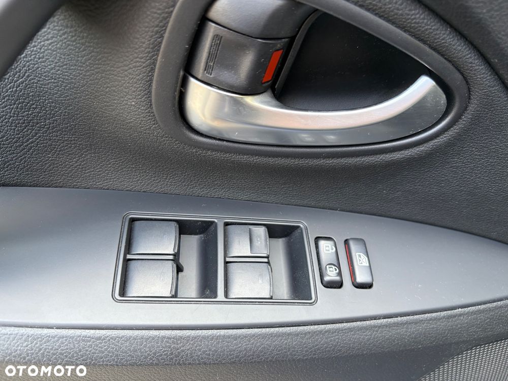 Toyota Avensis 1.8 Premium MS - 27