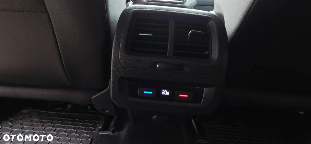 Volkswagen Touran 1.2 TSI (BlueMotion Technology) SOUND - 30