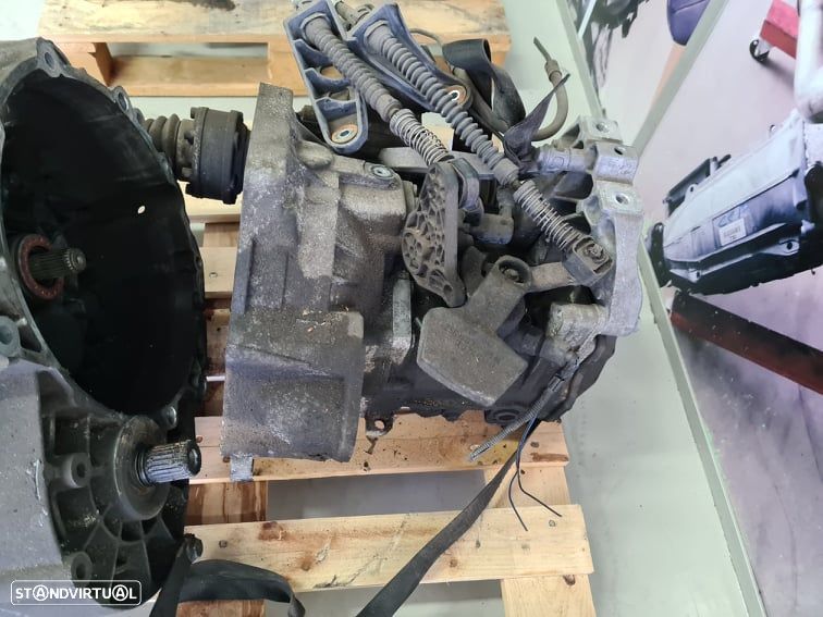 Caixa de 6 velocidades VW Golf V 1.9 TDI de 105cv 2008 ref KBL - 1
