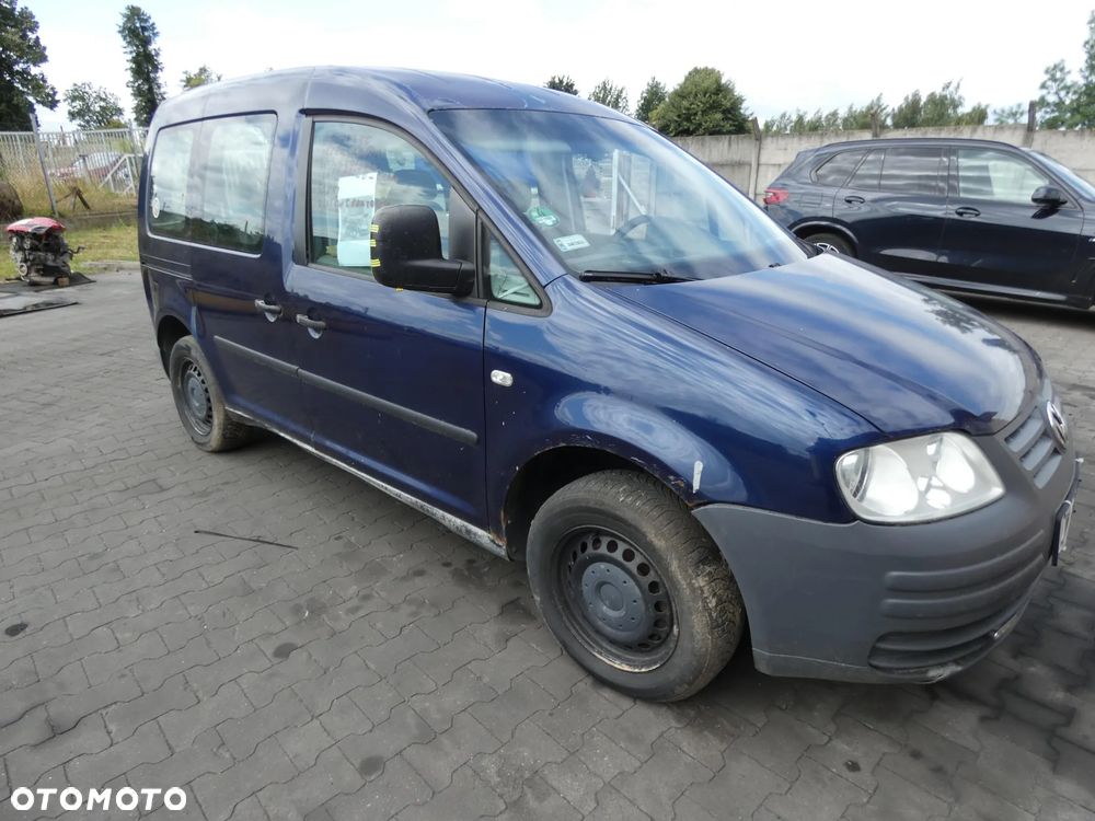 VW CADDY III *SAMOCHÓD NA CZĘŚCI*P6P6 ( Shadow Blue Metallic ) / MASKA, LAMPA, DRZWI,ABS,PRZEKŁADNIA, KLAPA, BELKA, DESKA, FOTELE, KANAPA, ĆWIARTKA KIEROWNICA, TARCZE,ZAWIESZENIE, KOMPLETNY TYŁ, LICZNIK, ZEGARY, PRAWE LEWE PRZÓD TYŁ - 1