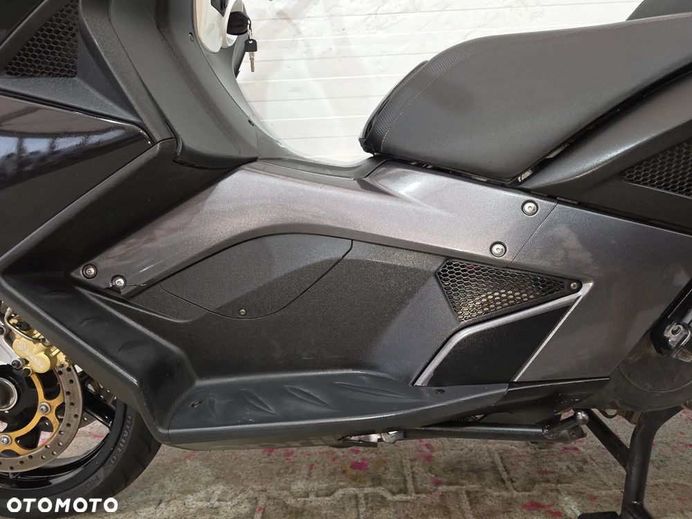 Aprilia SRV 850 - 19