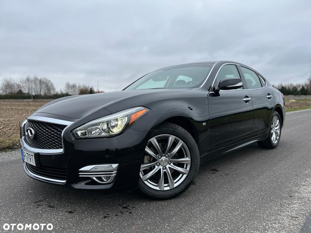 Infiniti Q70 - 2