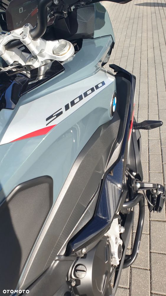BMW XR - 9