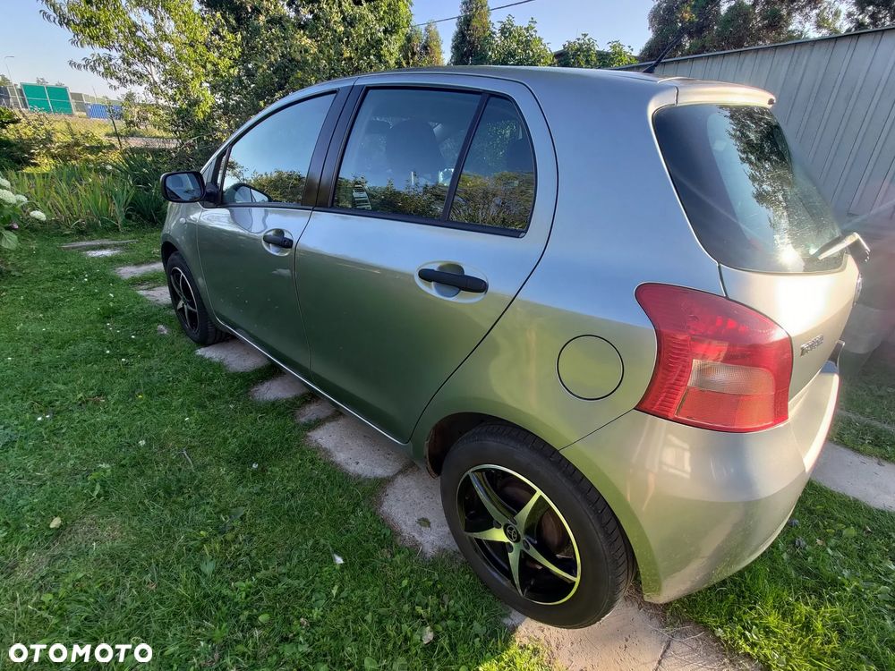 Toyota Yaris 1.0 Luna A/C - 2