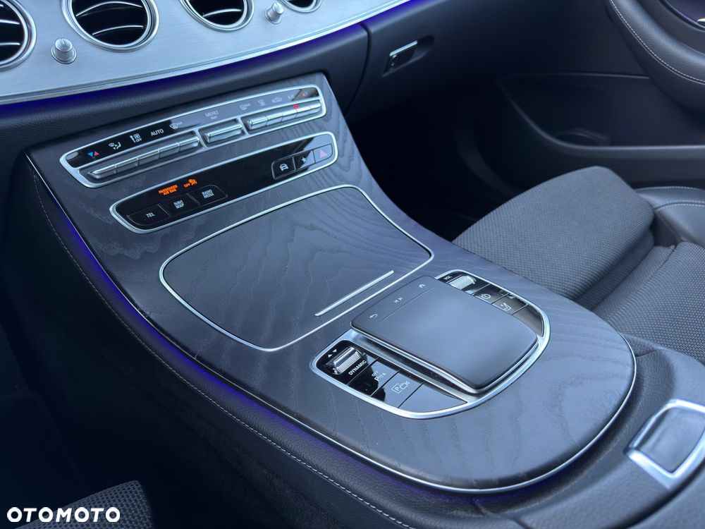 Mercedes-Benz Klasa E 300 de 4Matic 9G-TRONIC Night Edition - 35