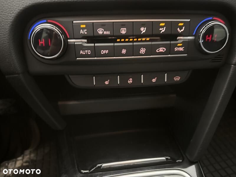 Kia Ceed 1.5 T-GDI Business Line DCT - 18