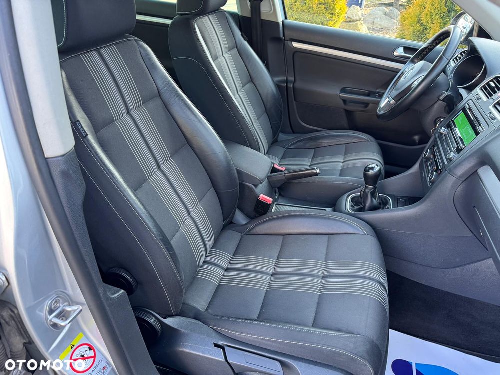 Volkswagen Golf 1.6 TDI DPF BlueMotion Technology MATCH - 32